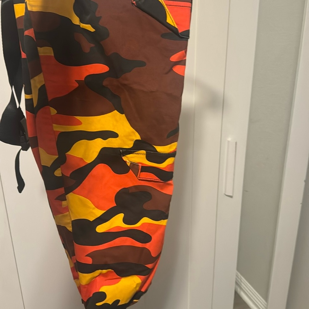 Colorful camo-joggers